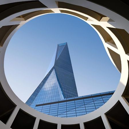 Hotel So/ Uptown Dubai Exterior foto The building's distinctive triangular shape