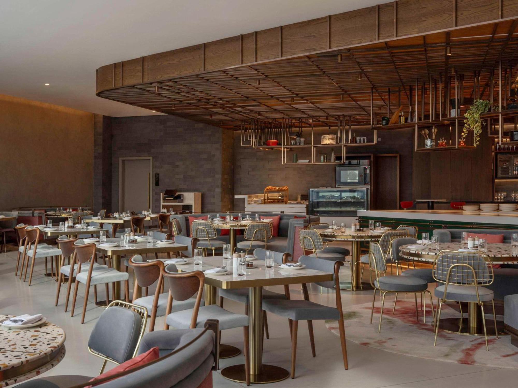 Hotel So/ Uptown Dubai Exterior foto The restaurant's interior