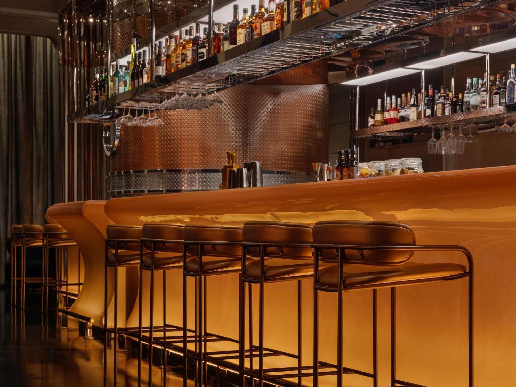 Hotel So/ Uptown Dubai Exterior foto The bar at the London Edition