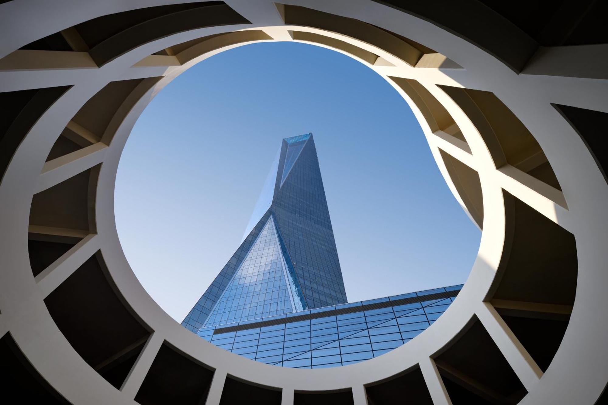 Hotel So/ Uptown Dubai Exterior foto The building's distinctive triangular shape